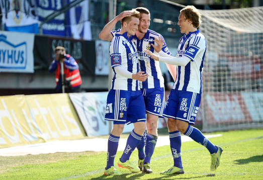 IFK Göteborgs Jakob Johansson jublar med Sam Larsson och
