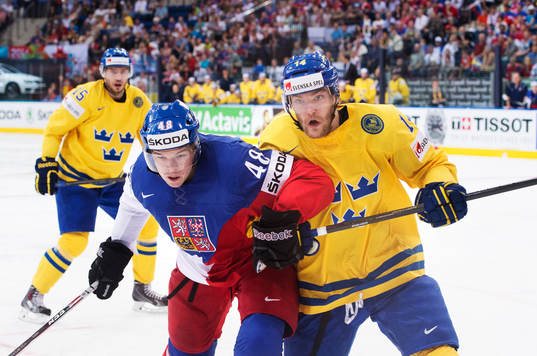 Tjeckiens Tomas Hertl och Sveriges Mattias Ekholm