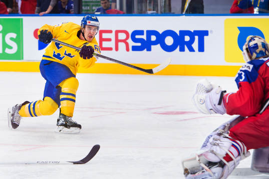 Sveriges Mikael Backlund skjuter in 3-0