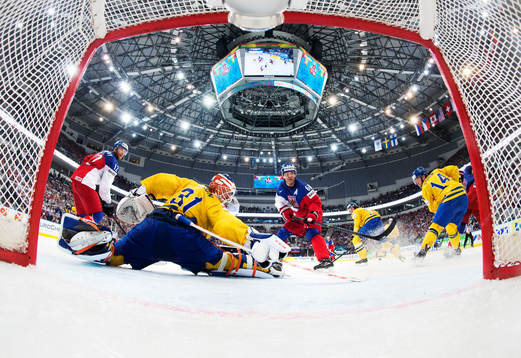 Tjeckiens Jaromir Jagr oroar framför Sveriges målvakt