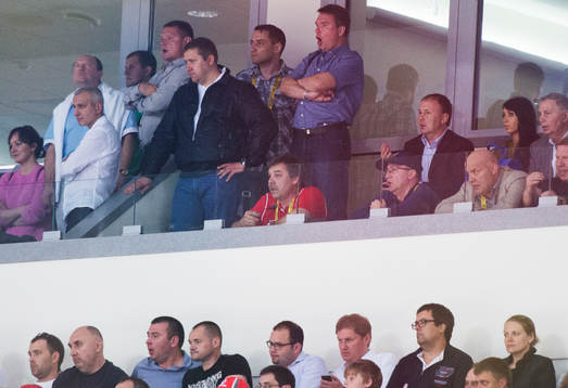 Rysslands avstängda förbundskapten Oleg Znarok följer