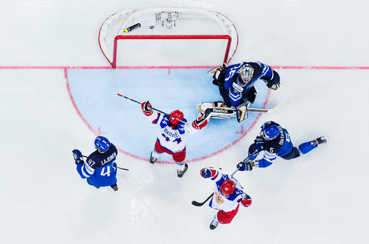 Rysslands Yegor Yakovlev och Artyom Anisimov jublar