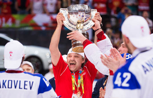 Rysslands förbundskapten Oleg Znarok och Alexander