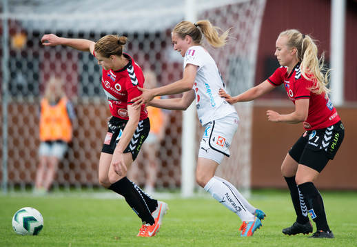 Knuff på knuff, Mia Carlsson, Lina Hurtig och Elisa