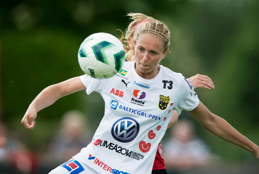 Umeås Emmelie Konradsson i matchen i damallsvenskan mellan