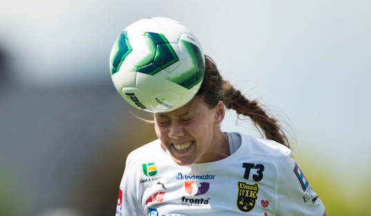 Umeås Elin Landström i matchen i damallsvenskan mellan