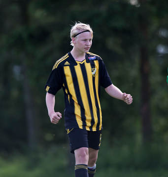 Straffskytten IFK Hässleholms Jonathan Brodén jublar  i