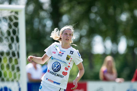 Umeås Lisa Hurtig i matchen i damallsvenskan mellan