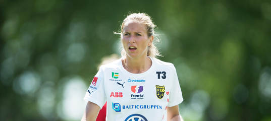 Umeås Emmelie Konradsson i matchen i damallsvenskan mellan