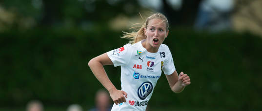 Umeås Emmelie Konradsson i matchen i damallsvenskan mellan