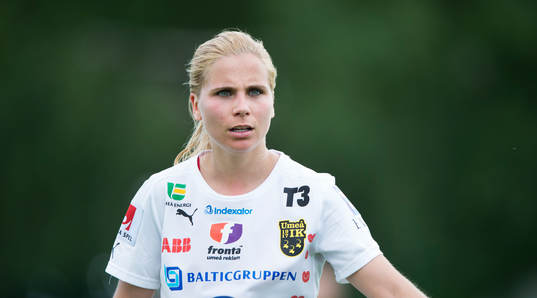 Umeås Tuija Hyyrynen i matchen i damallsvenskan mellan