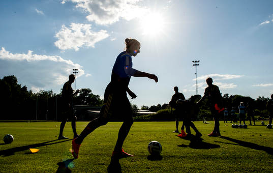 Bläddra bland fler bilder av Fotboll, Sverige A, träning
