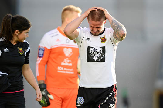 Östersunds Douglas Bergqvist går av planen