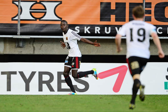 Östersunds Modou Barrow jublar