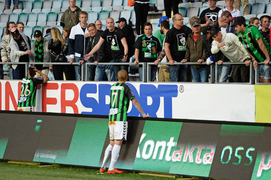 GAIS Malkolm Moenza och Andreas Drugge pratar med fansen