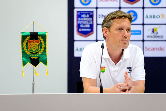 GAIS tränare Thomas Askebrand på en presskonferens