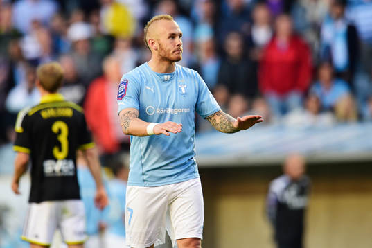 Malmö FFs Magnus Eriksson lugnar klacken