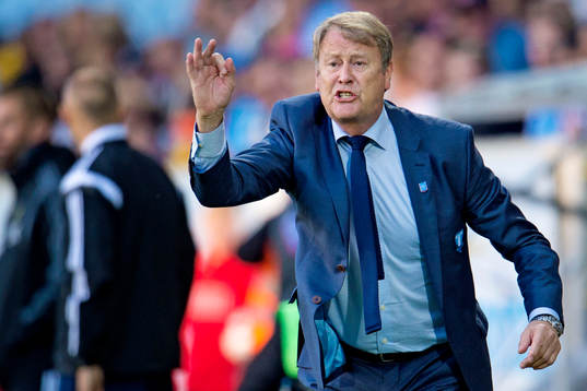 Malmö FFs tränare Åge Hareide gestikulerar