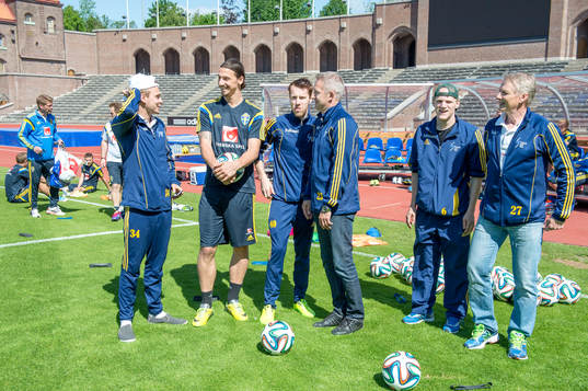 Bläddra bland fler bilder av Fotboll, Sverige A, träning