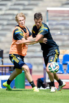 Sveriges Mikael Lustig och Oscar Hiljemark