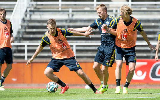 Sveriges Rasmus Bengtsson, Oscar Hiljemark  och Sebastian