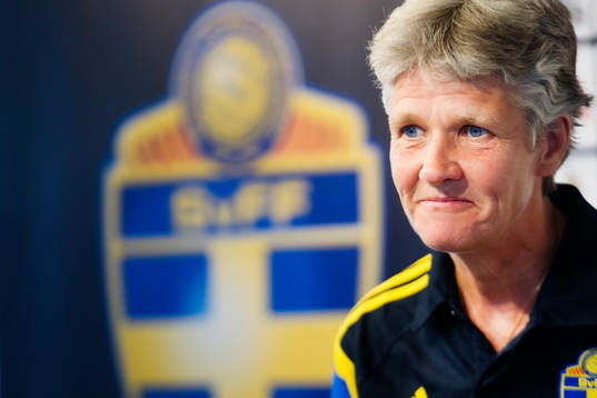 Sveriges förbundskapten Pia Sundhage presenterar