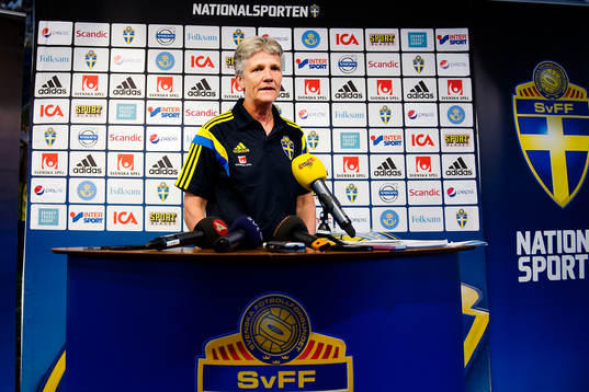 Sveriges förbundskapten Pia Sundhage presenterar