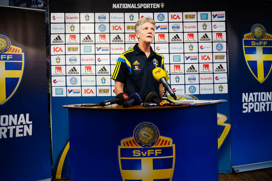 Sveriges förbundskapten Pia Sundhage presenterar