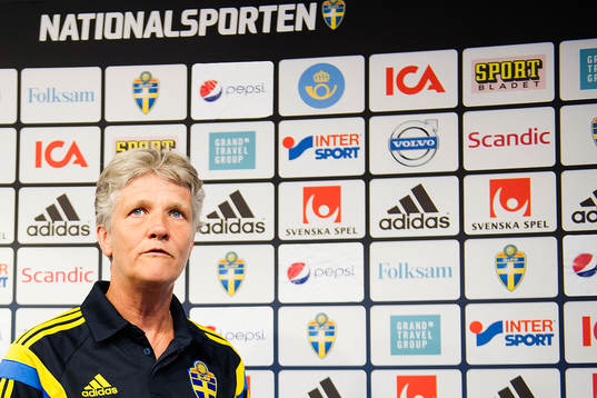 Sveriges förbundskapten Pia Sundhage presenterar