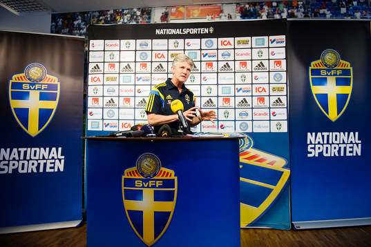 Sveriges förbundskapten Pia Sundhage presenterar