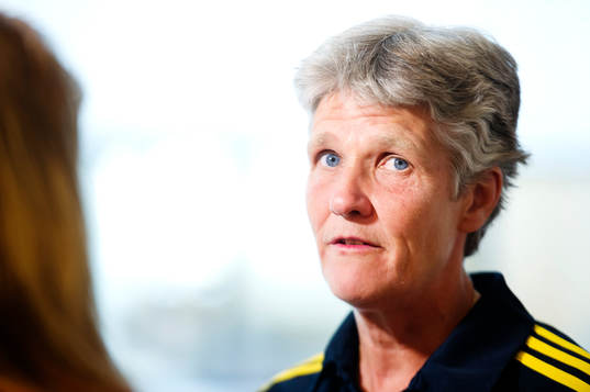 Sveriges förbundskapten Pia Sundhage presenterar