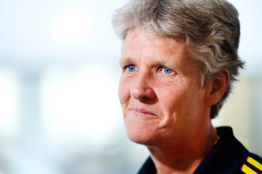 Sveriges förbundskapten Pia Sundhage presenterar