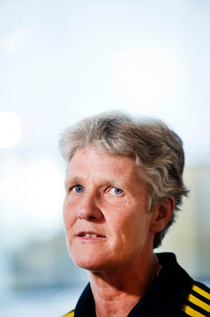 Sveriges förbundskapten Pia Sundhage presenterar