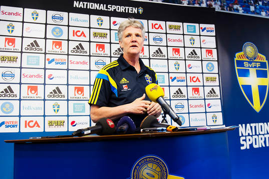 Sveriges förbundskapten Pia Sundhage presenterar