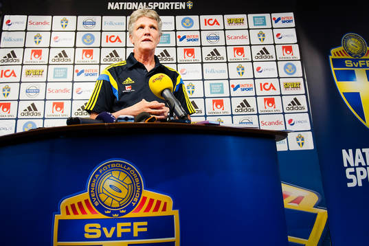 Sveriges förbundskapten Pia Sundhage presenterar