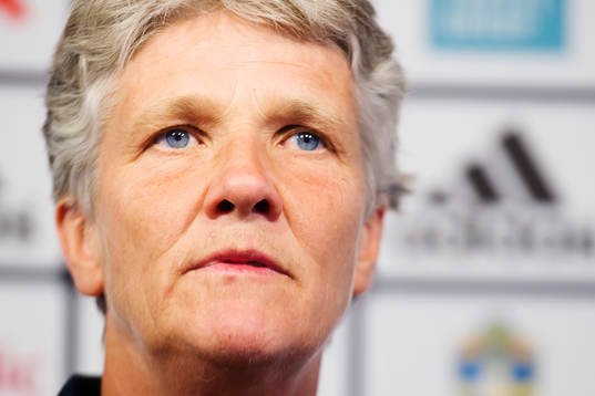 Sveriges förbundskapten Pia Sundhage presenterar