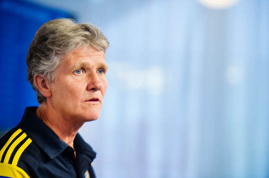 Sveriges förbundskapten Pia Sundhage presenterar