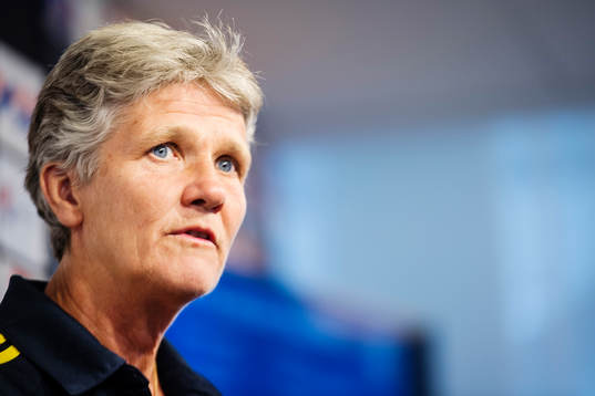 Sveriges förbundskapten Pia Sundhage presenterar