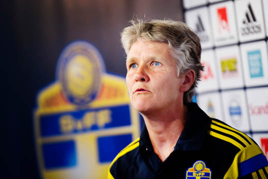 Sveriges förbundskapten Pia Sundhage presenterar