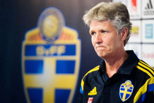 Sveriges förbundskapten Pia Sundhage presenterar