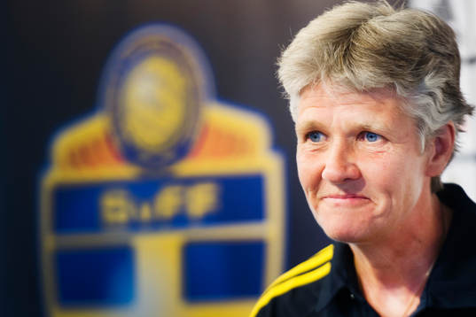 Sveriges förbundskapten Pia Sundhage presenterar