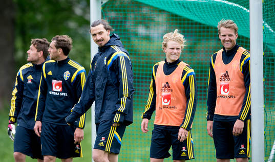 Sveriges Zlatan Ibrahimovic, Oscar Hiljemark och Ola