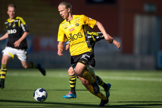 Elfsborgs Jakob Berg på väg att göra 1-2