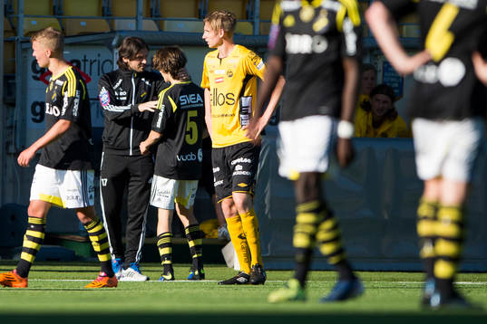 AIKs Axel Björnström utvisas