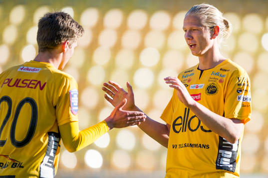 Elfsborgs Jakob Berg och Adam Lundqvist (rygg mot kameran)