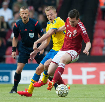 Sveriges Sebastian Larsson och Danmarks Pierre Emile