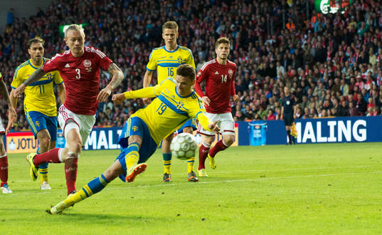 Sveriges Marcus Berg får kanonträff på volley