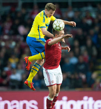 Sveriges Mattias Johansson i landskampen mellan Danmark och