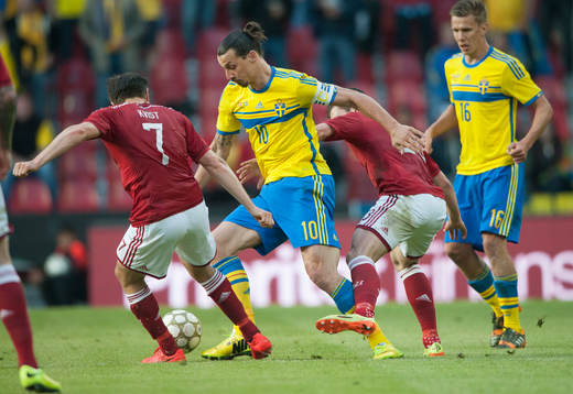 Sveriges Zlatan Ibrahimovic och Danmarks Pierre Emile