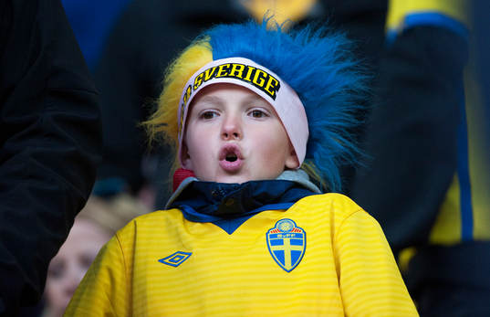 Svenska supporters i landskampen mellan Danmark och Sverige
